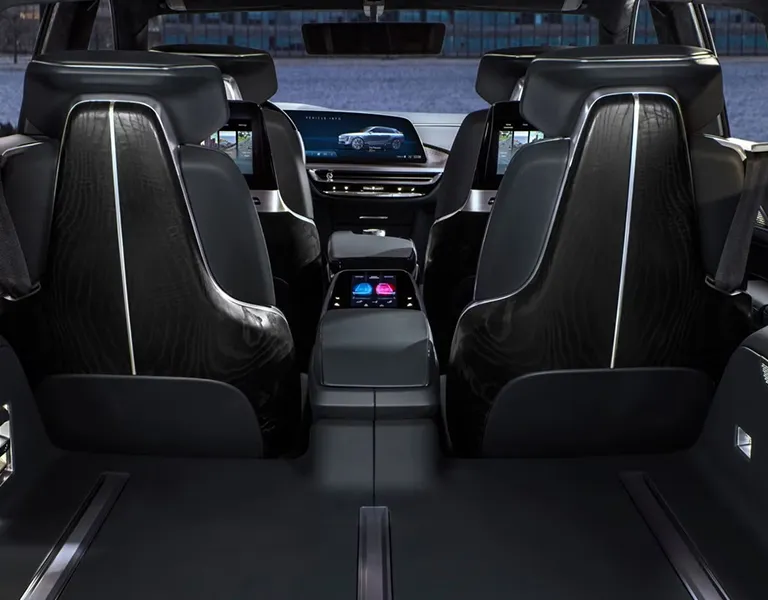 cadillac-lyriq-top-limo-4